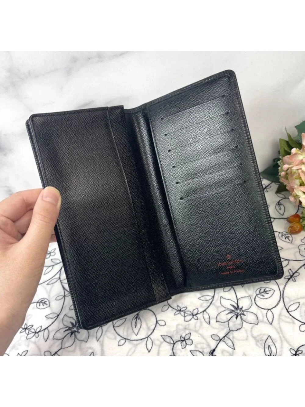 Louis Vuitton Portefeuille Brazza Epi Wallet Black